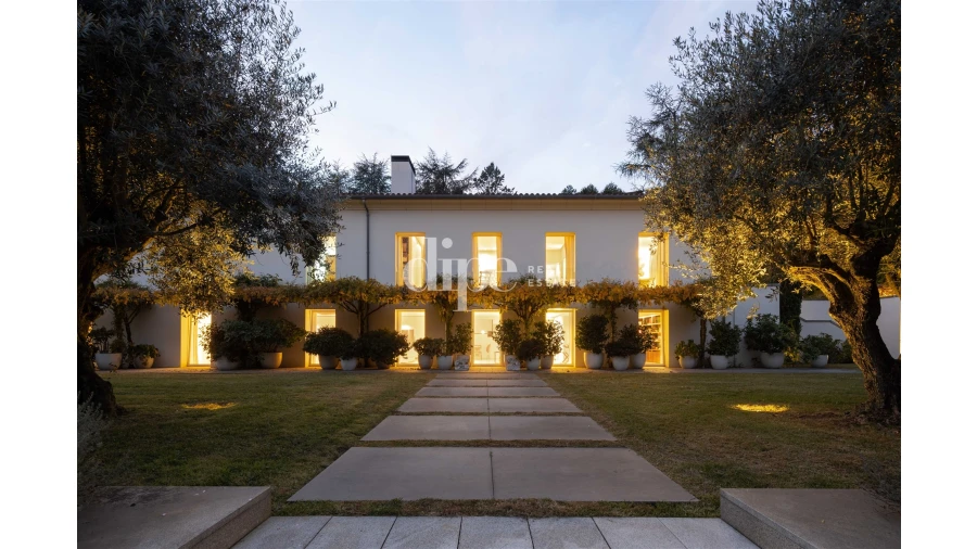 Moradia T5 para Venda em Oliveira, São Paio e São Sebastião Foto 3