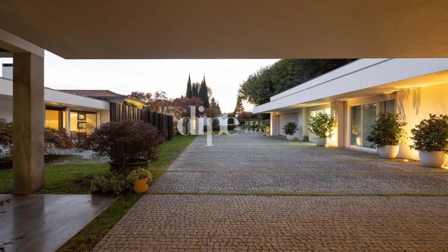 Moradia T5 para Venda em Oliveira, São Paio e São Sebastião Foto 6