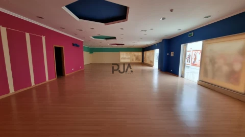 Loja para Arrendamento em Pombal