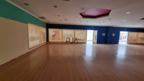 Loja para Arrendamento em Pombal