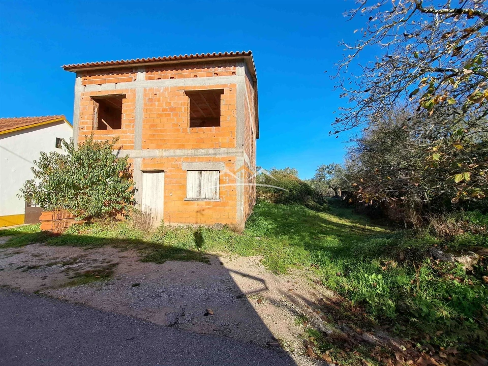 Moradia T3 para Venda em Chãos Foto 1