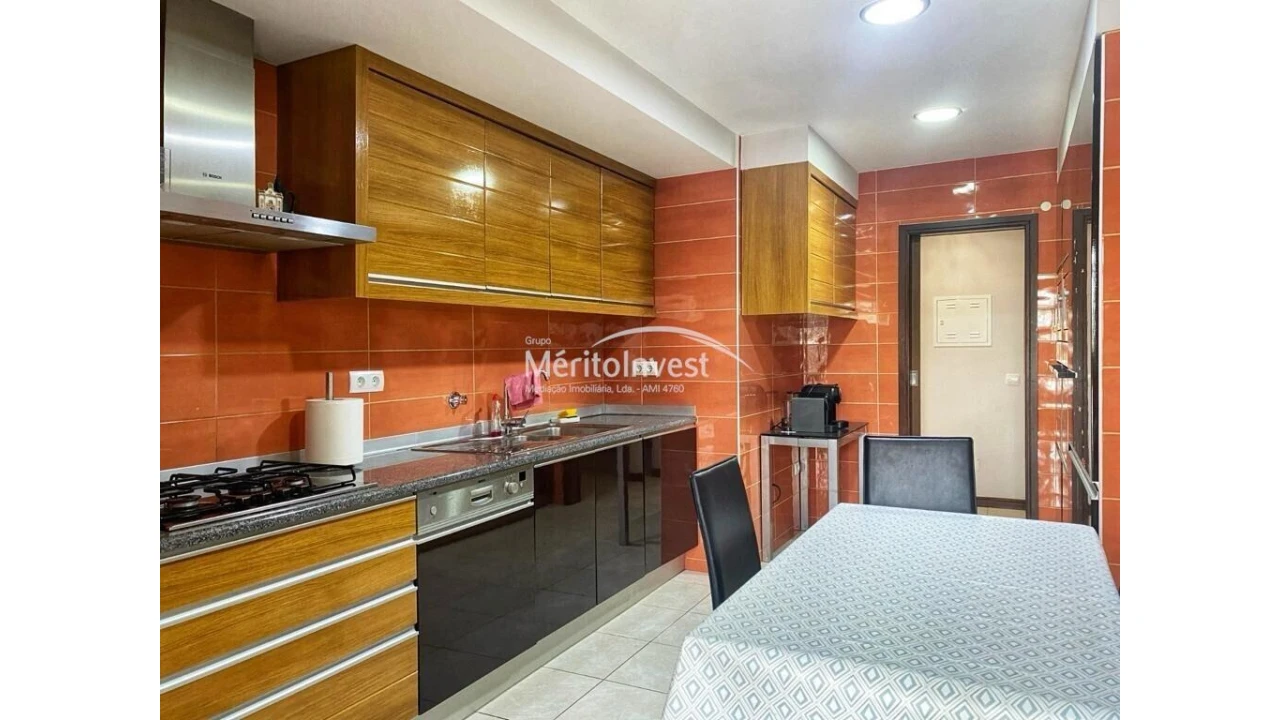 Apartamento T4 para Venda em Portimão Foto 5