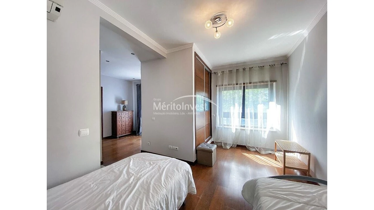 Apartamento T4 para Venda em Portimão Foto 11