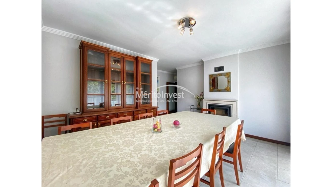 Apartamento T4 para Venda em Portimão Foto 3