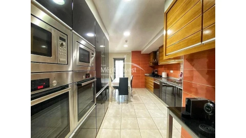 Apartamento T4 para Venda em Portimão