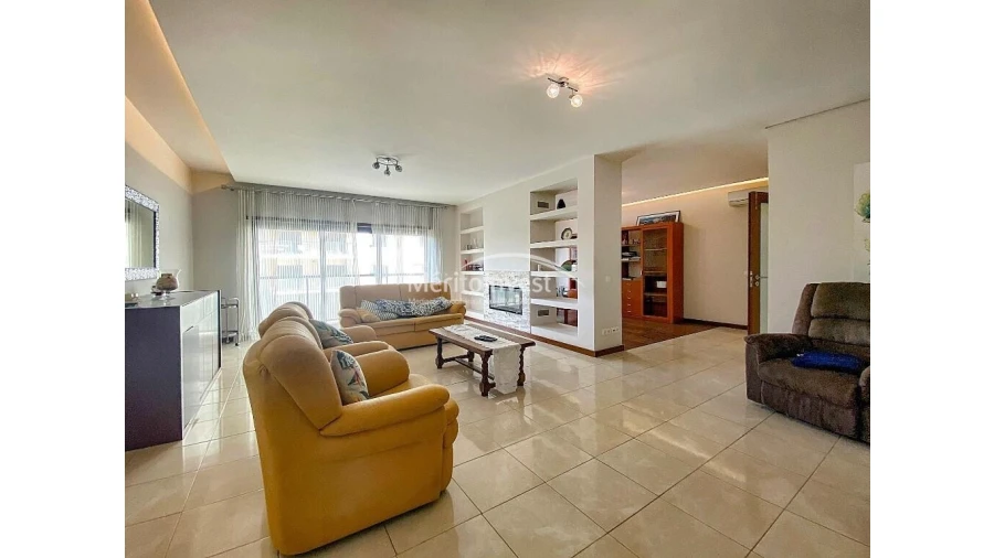 Apartamento T4 para Venda em Portimão Foto 2