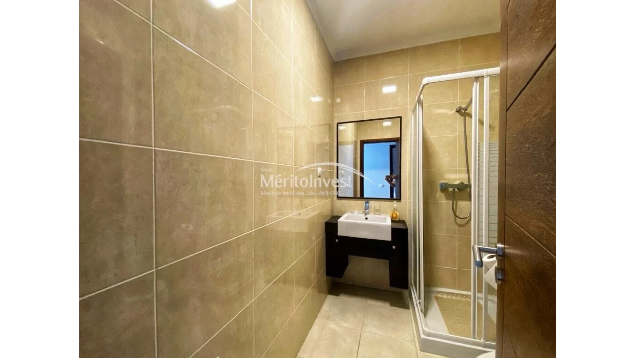 Apartamento T4 para Venda em Portimão Foto 12