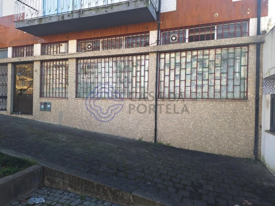 Armazém para Venda em Baguim do Monte (Rio Tinto) Foto 2