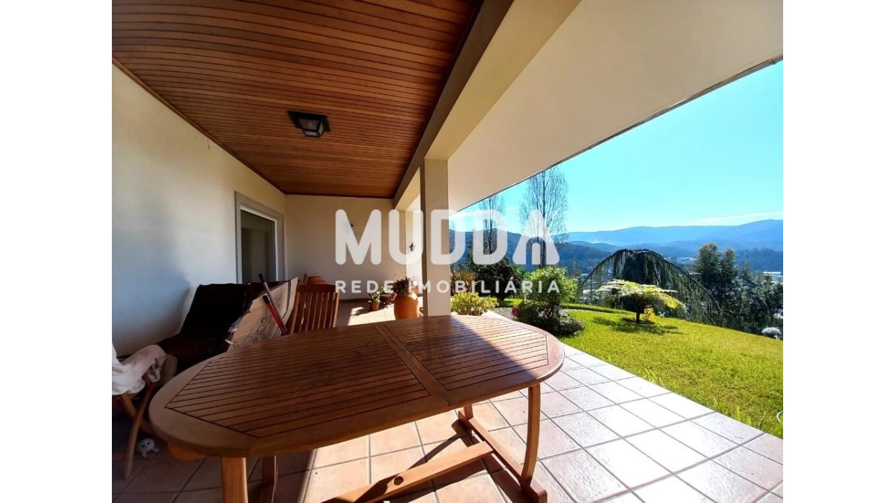 Moradia T4 para Venda em Ossela Foto 4