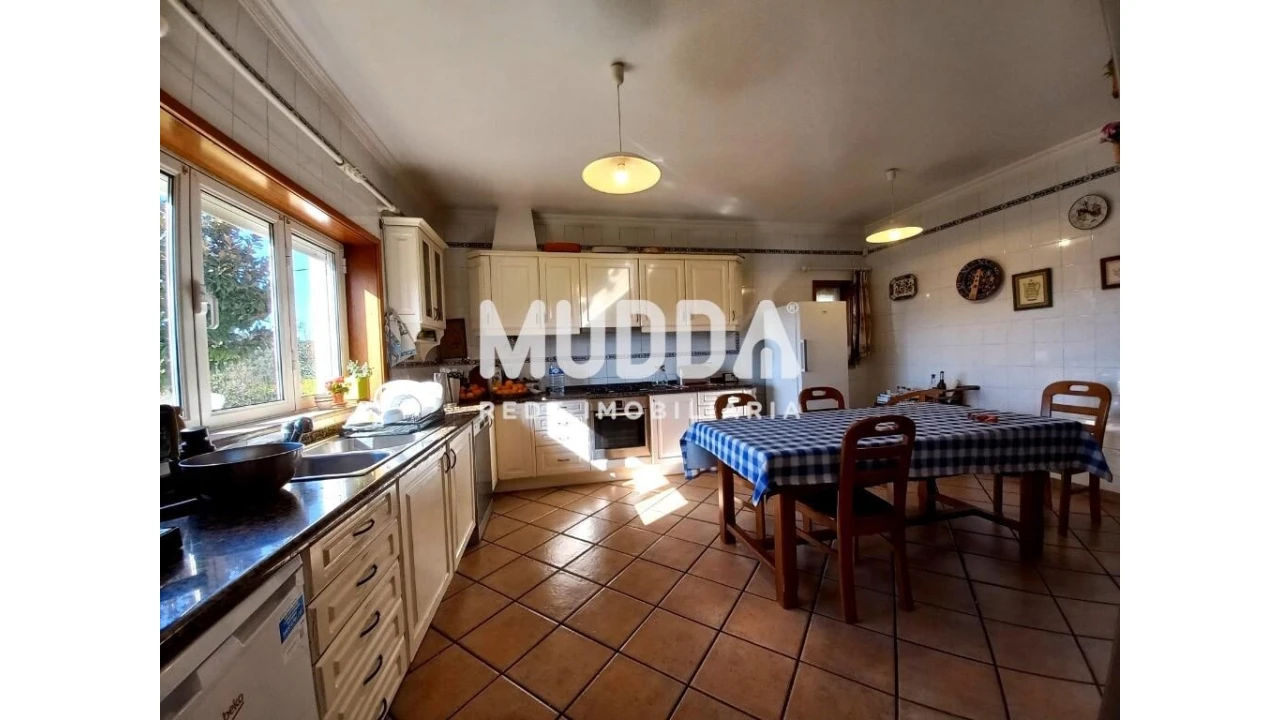 Moradia T4 para Venda em Ossela Foto 5