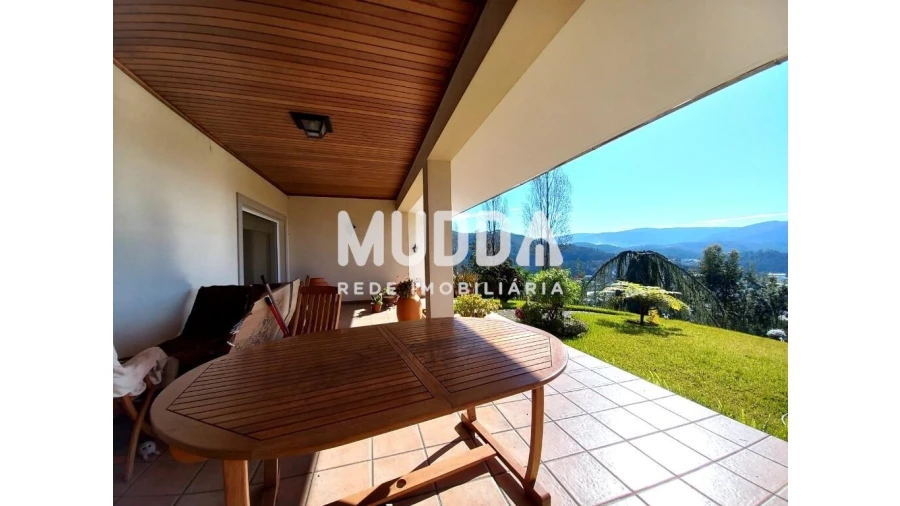 Moradia T4 para Venda em Ossela Foto 4