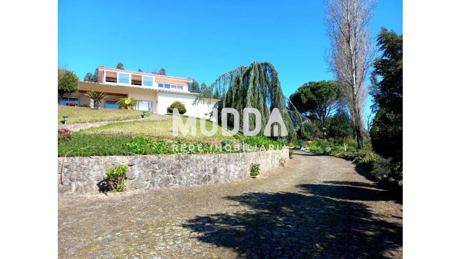 Moradia T4 para Venda em Ossela Foto 3