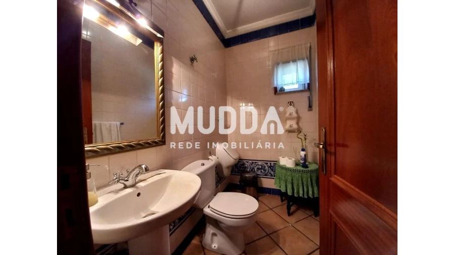 Moradia T4 para Venda em Ossela Foto 11