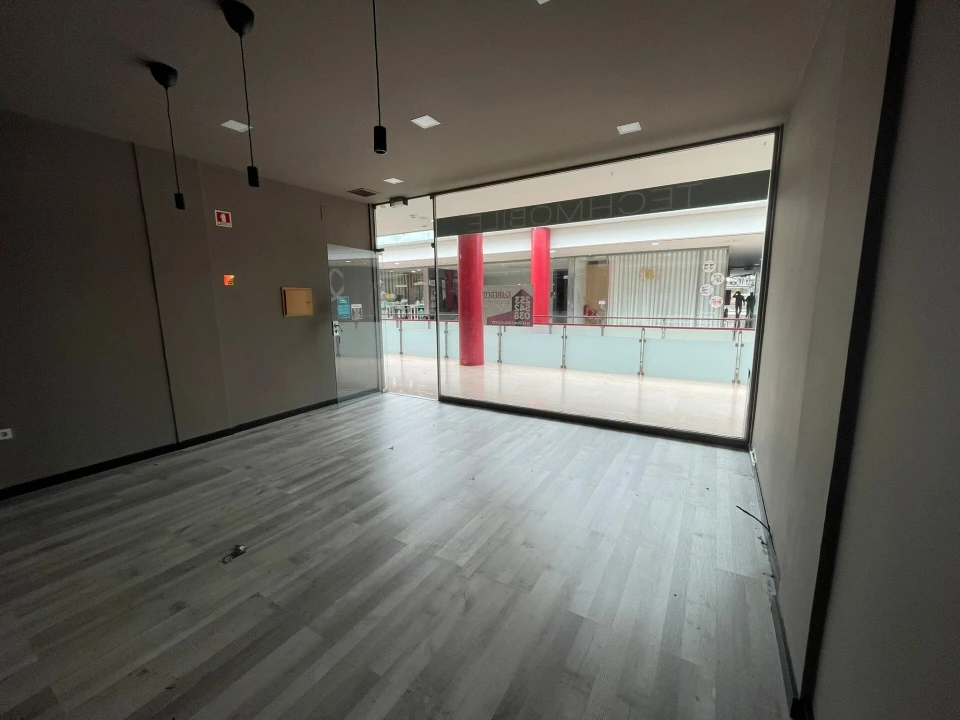 Loja para Venda em Oliveira, São Paio e São Sebastião Foto 6