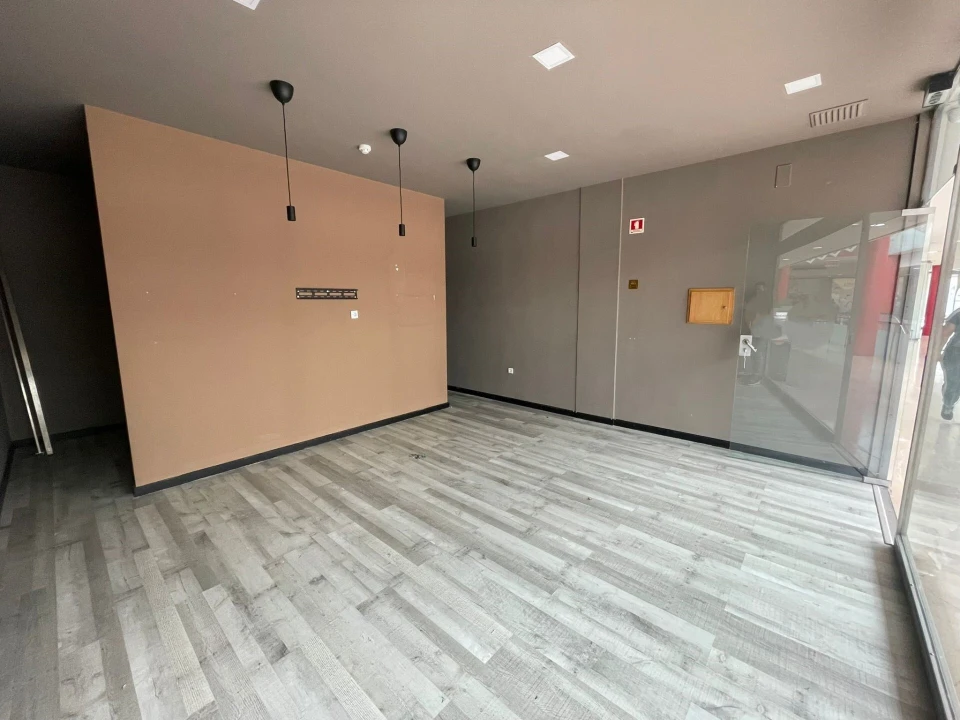 Loja para Venda em Oliveira, São Paio e São Sebastião Foto 2