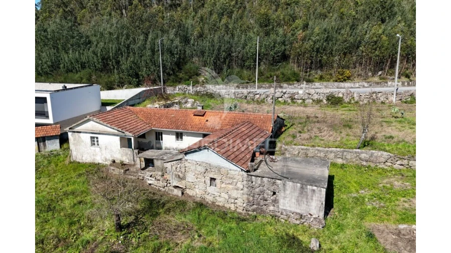 Moradia T3 para Venda em Arnoso (Santa Maria e Santa Eulália) e Sezures