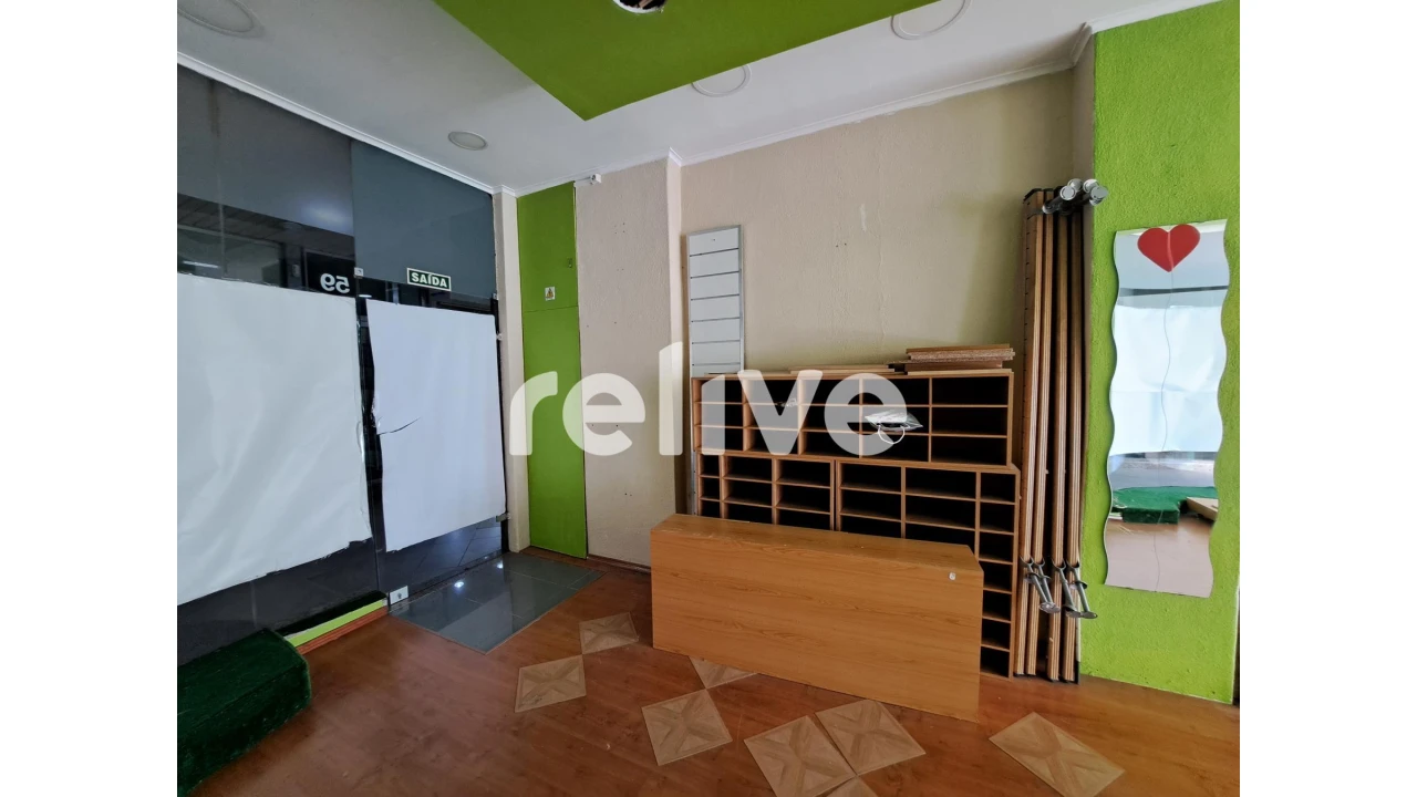 Loja para Venda em Massamá e Monte Abraão Foto 6