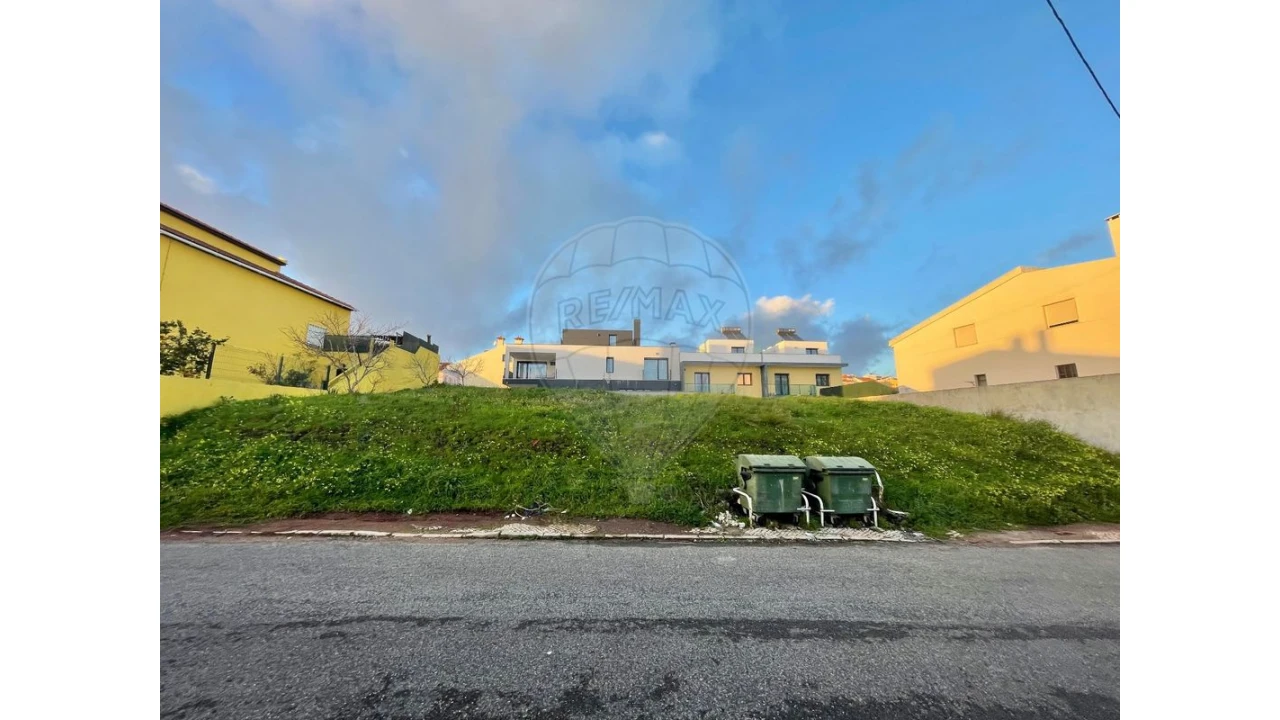 Terreno para Venda em Pontinha e Famões Foto 9