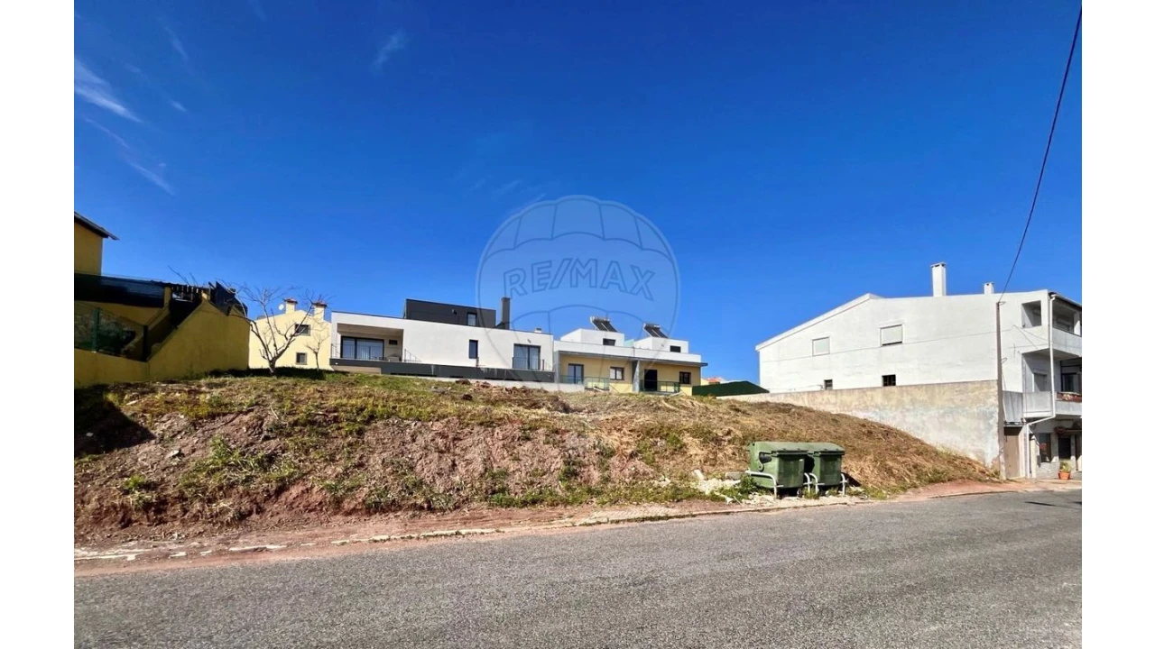 Terreno para Venda em Pontinha e Famões Foto 8