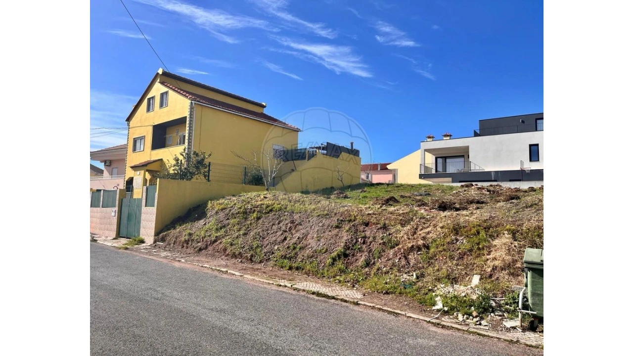 Terreno para Venda em Pontinha e Famões Foto 4