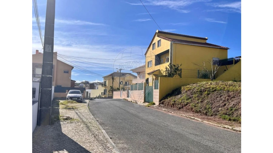 Terreno para Venda em Pontinha e Famões Foto 3