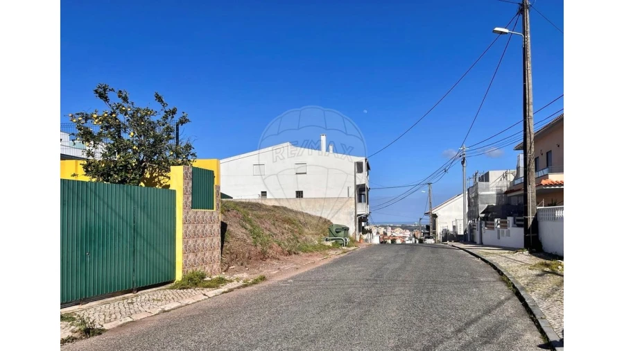 Terreno para Venda em Pontinha e Famões Foto 2