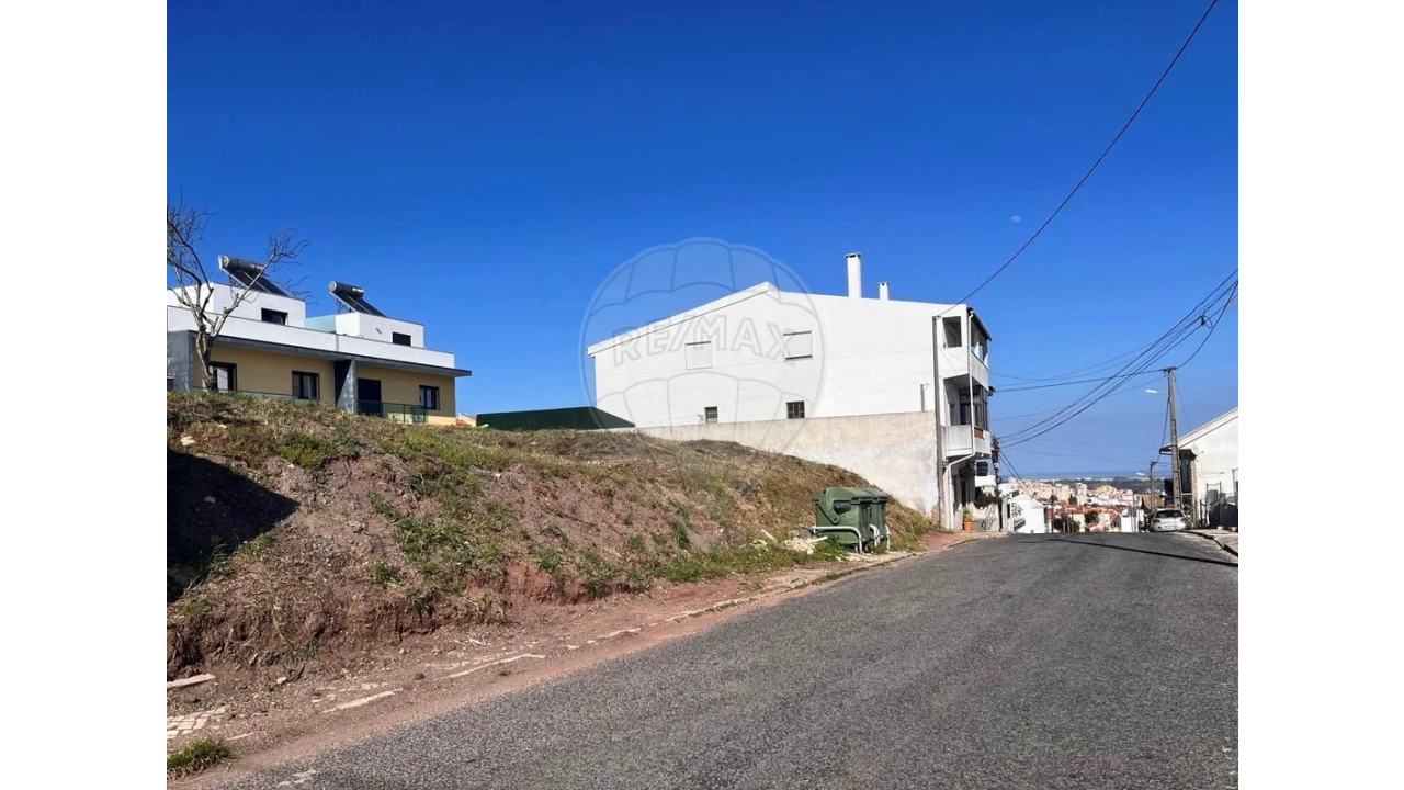 Terreno para Venda em Pontinha e Famões Foto 8
