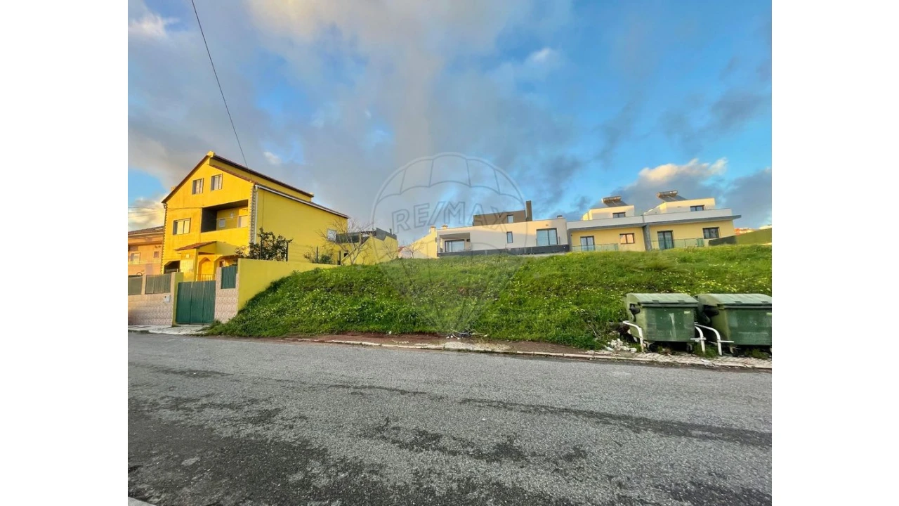 Terreno para Venda em Pontinha e Famões Foto 10