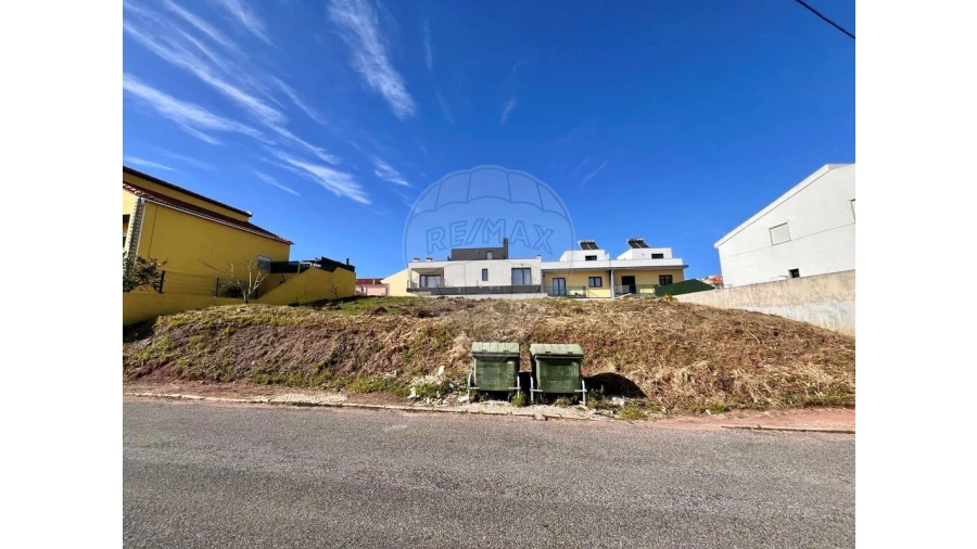 Terreno para Venda em Pontinha e Famões Foto 3