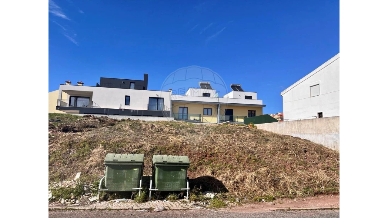 Terreno para Venda em Pontinha e Famões Foto 5