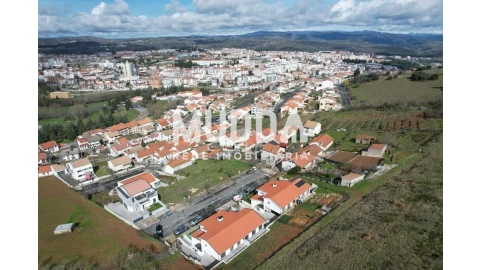 Terreno para Venda em Sé, Santa Maria e Meixedo