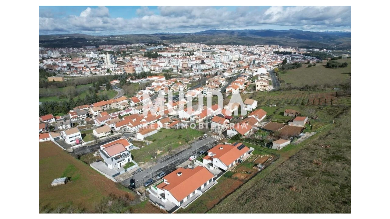 Terreno para Venda em Sé, Santa Maria e Meixedo Foto 5
