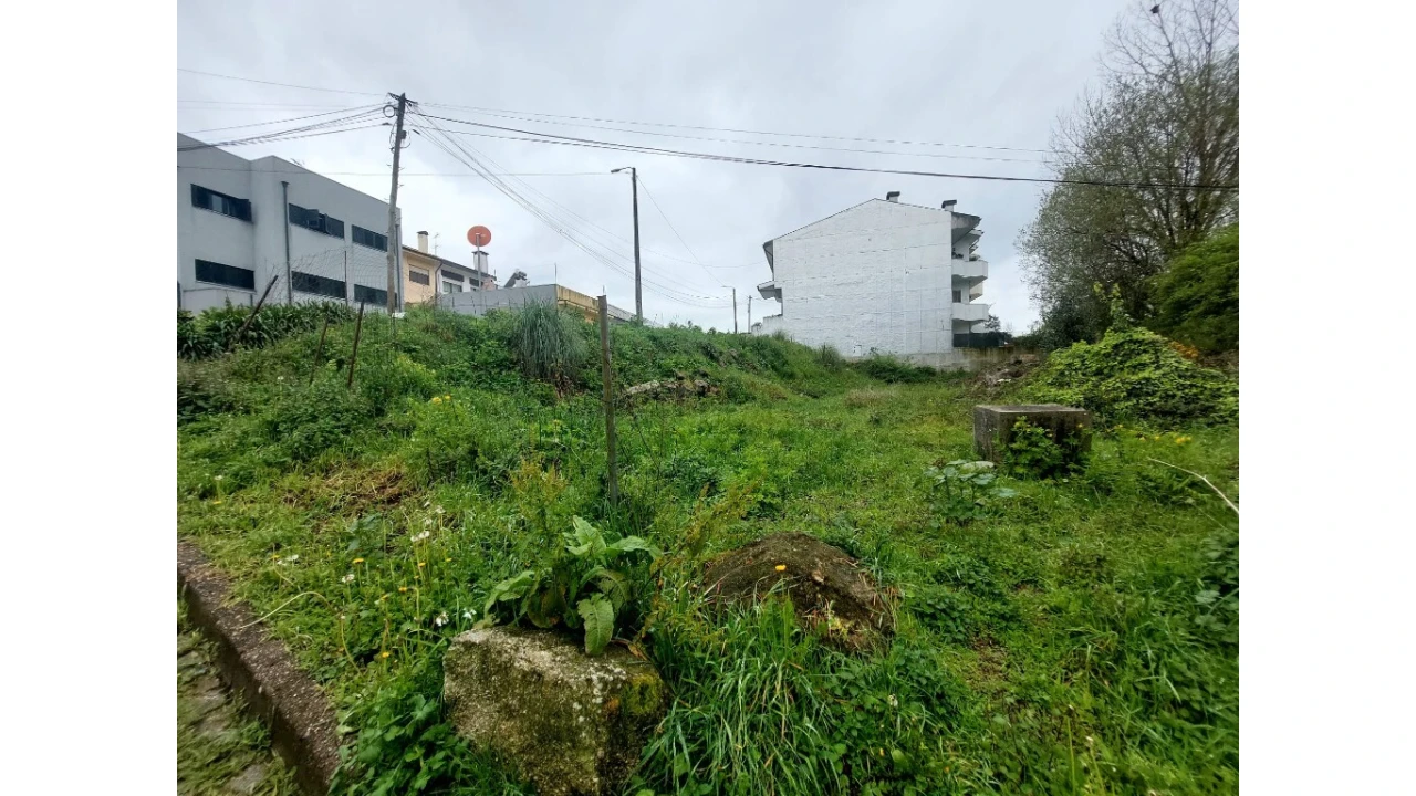 Terreno para Venda em Milheiros Foto 3