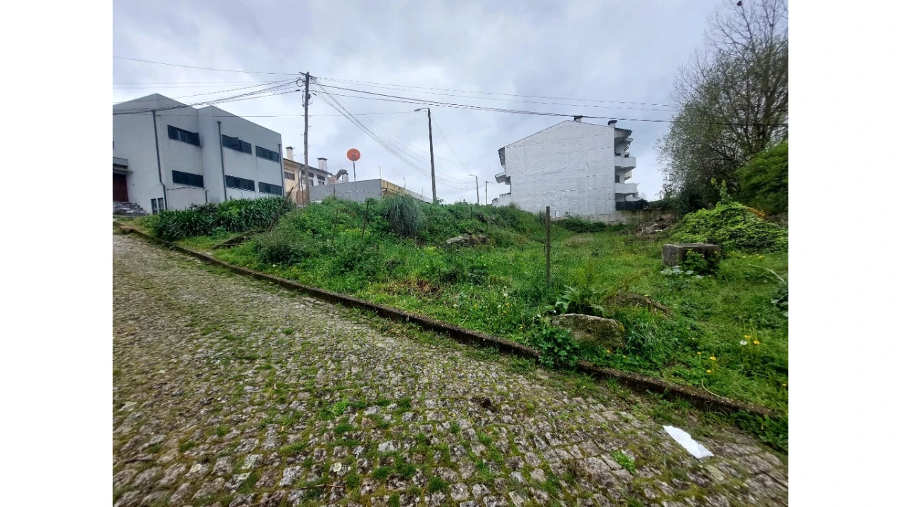 Terreno para Venda em Milheiros Foto 2