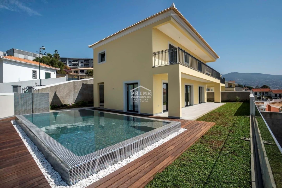 Moradia T4 para Venda em São Martinho Foto 1