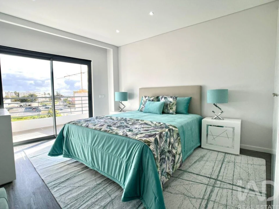 Apartamento T3 para Venda em Quelfes Foto 16