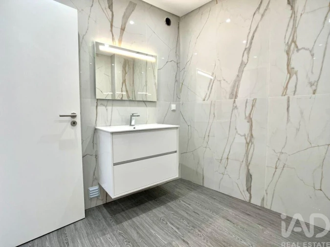 Apartamento T3 para Venda em Quelfes Foto 18