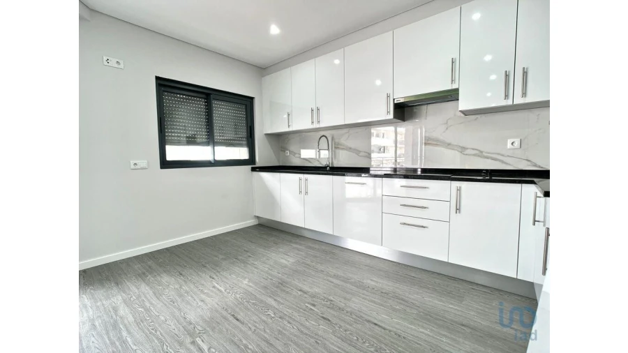 Apartamento T3 para Venda em Quelfes Foto 10