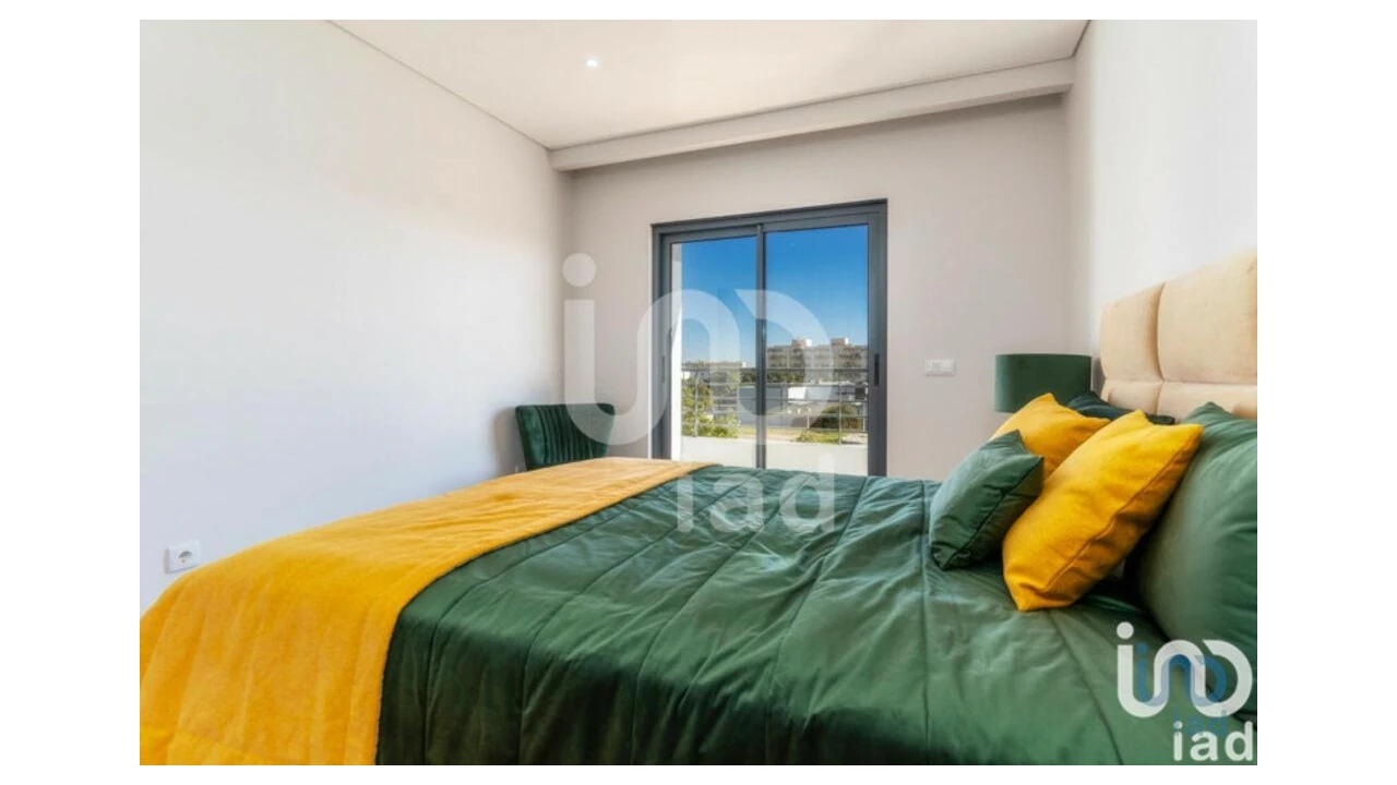 Apartamento T3 para Venda em Quelfes Foto 12