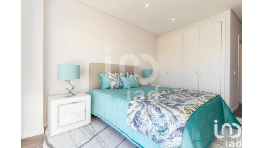 Apartamento T3 para Venda em Quelfes Foto 9