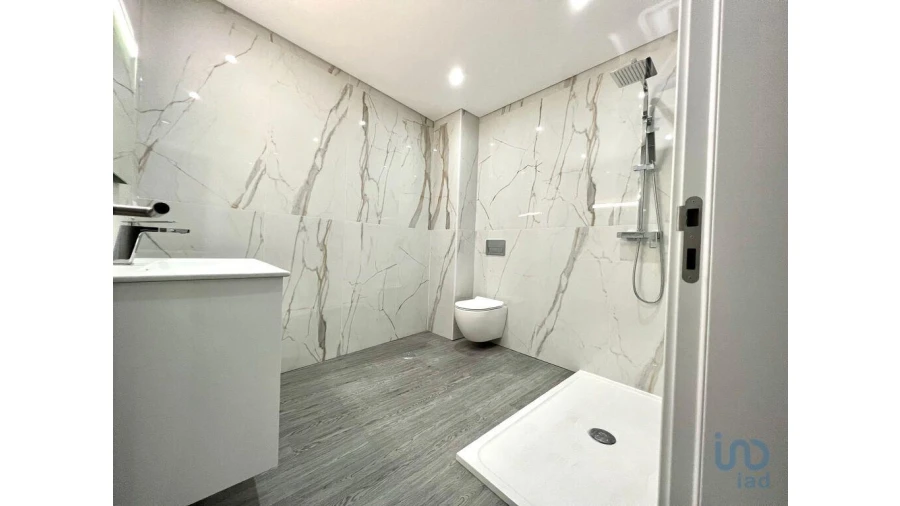 Apartamento T3 para Venda em Quelfes Foto 7