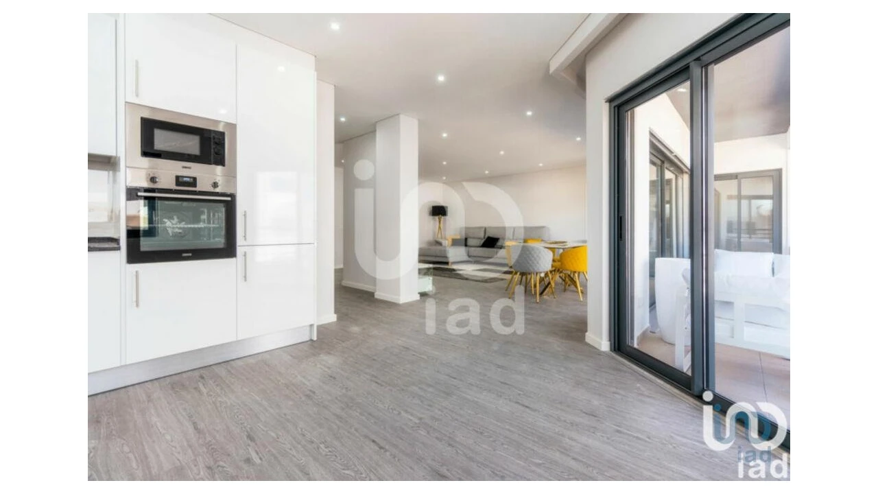 Apartamento T3 para Venda em Quelfes Foto 6