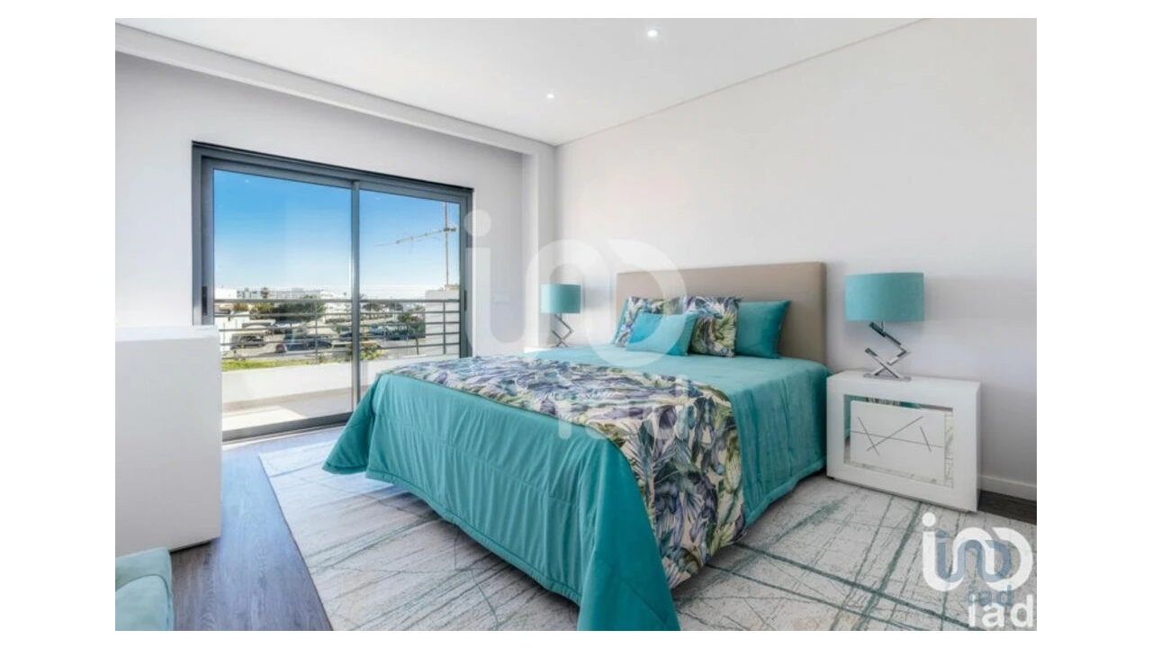 Apartamento T3 para Venda em Quelfes Foto 8