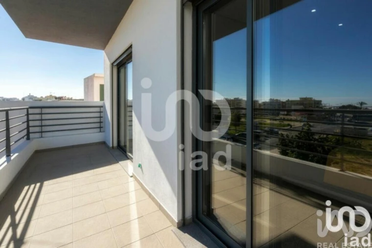 Apartamento T3 para Venda em Quelfes Foto 16