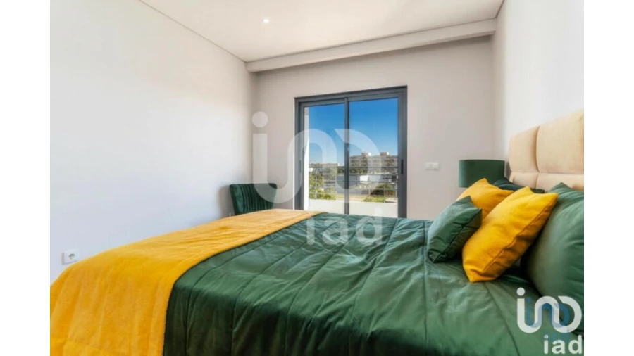 Apartamento T3 para Venda em Quelfes Foto 12