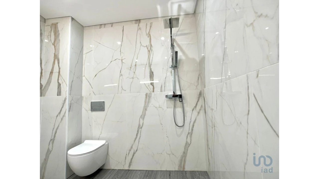 Apartamento T4 para Venda em Quelfes Foto 6