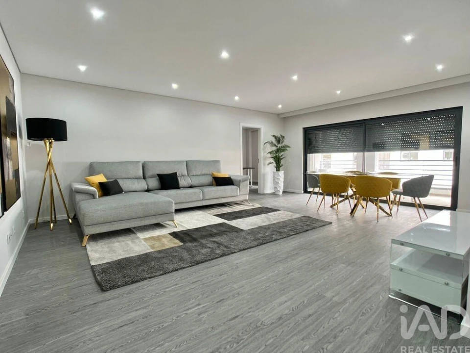 Apartamento T4 para Venda em Quelfes Foto 23