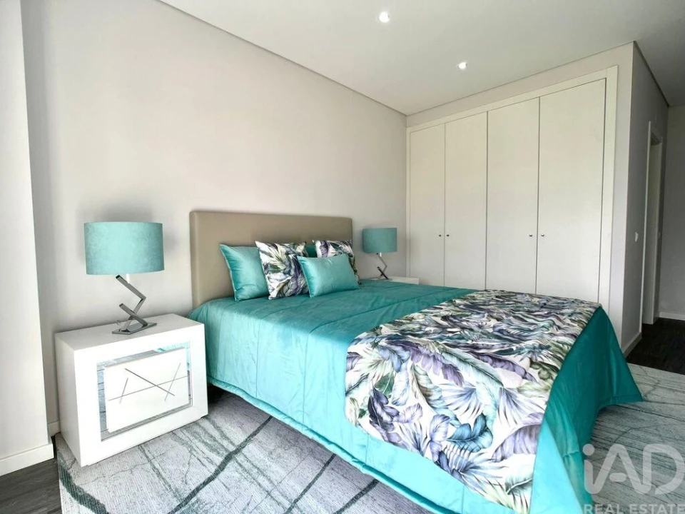 Apartamento T4 para Venda em Quelfes Foto 17