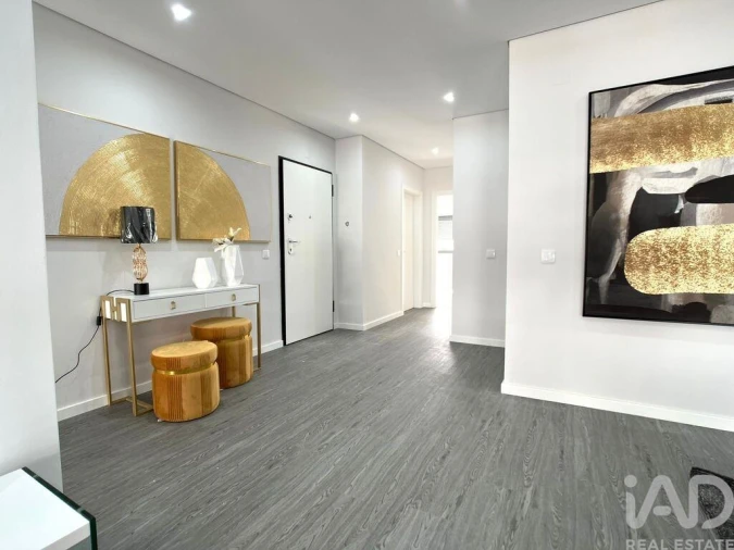 Apartamento T4 para Venda em Quelfes Foto 20