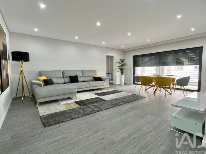 Apartamento T3 para Venda em Quelfes Foto 23